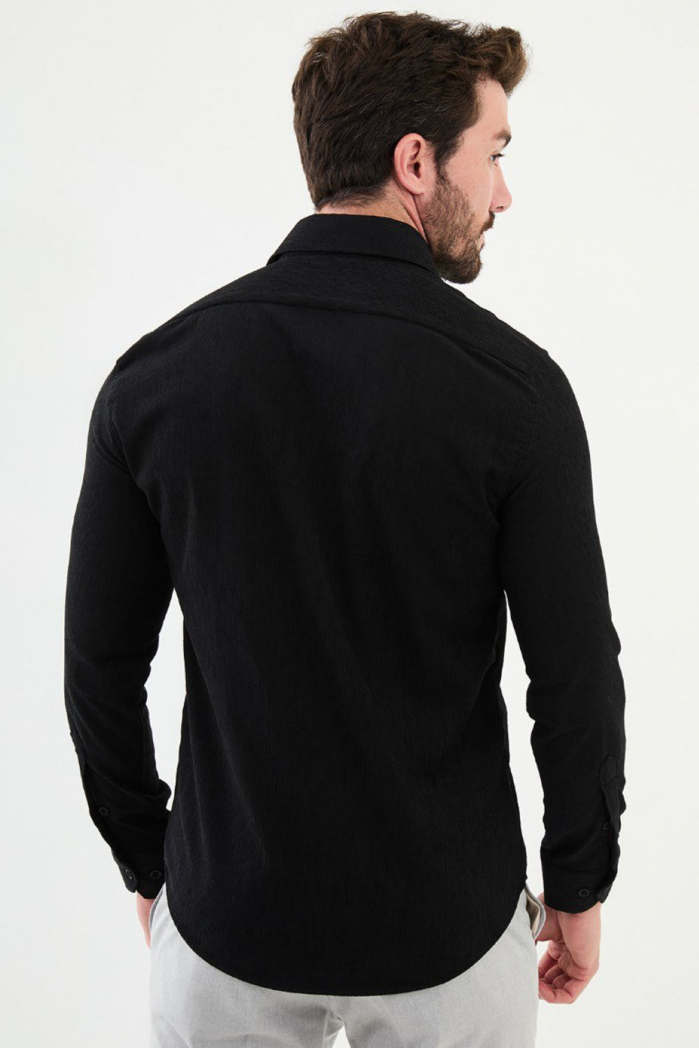 Men's black button-up shirt from Mazonni with dual chest pockets and structured tailoring