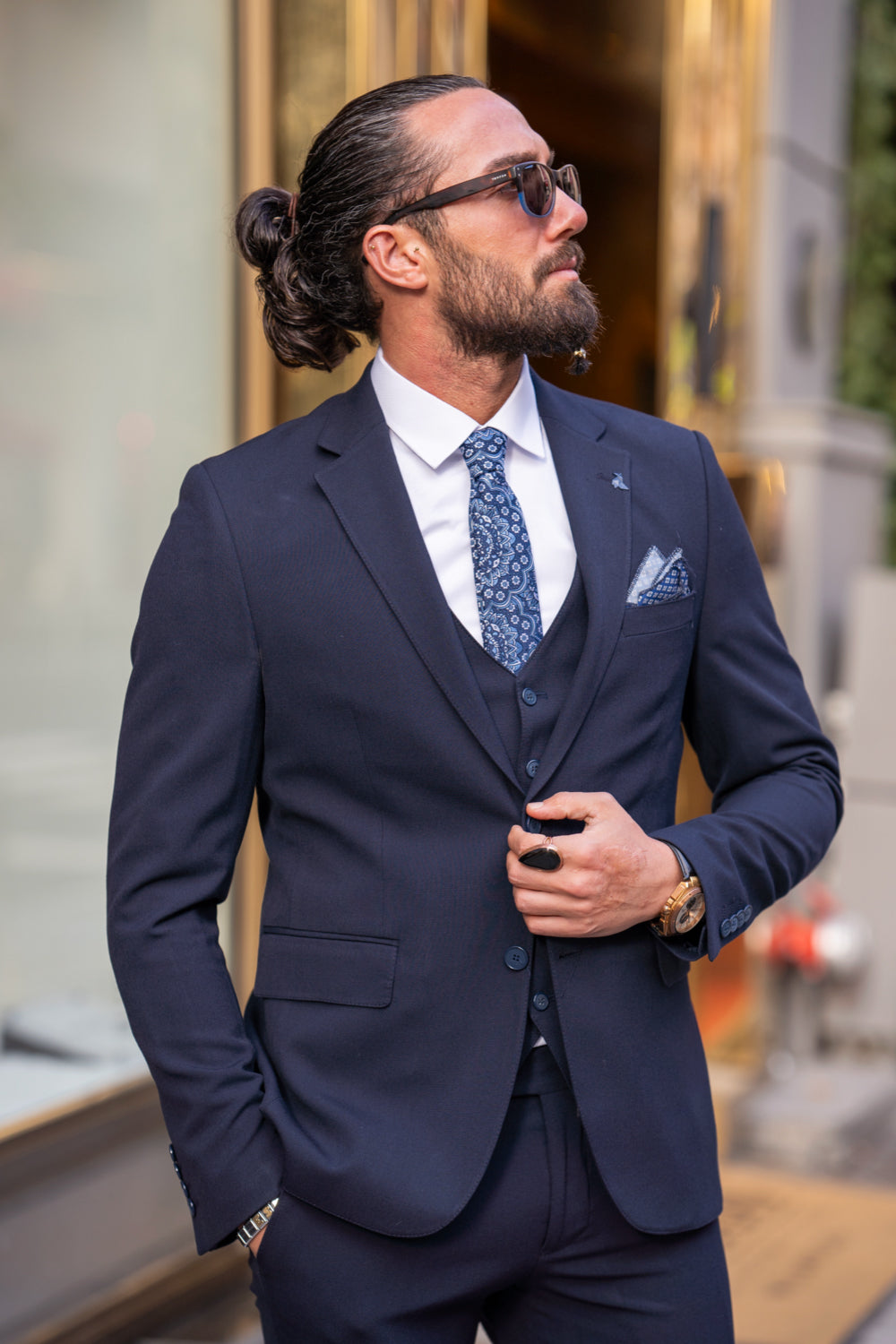 Elegant navy blue suit set for men from Mazonni with vest and tailored fit, suitable for events and office wear