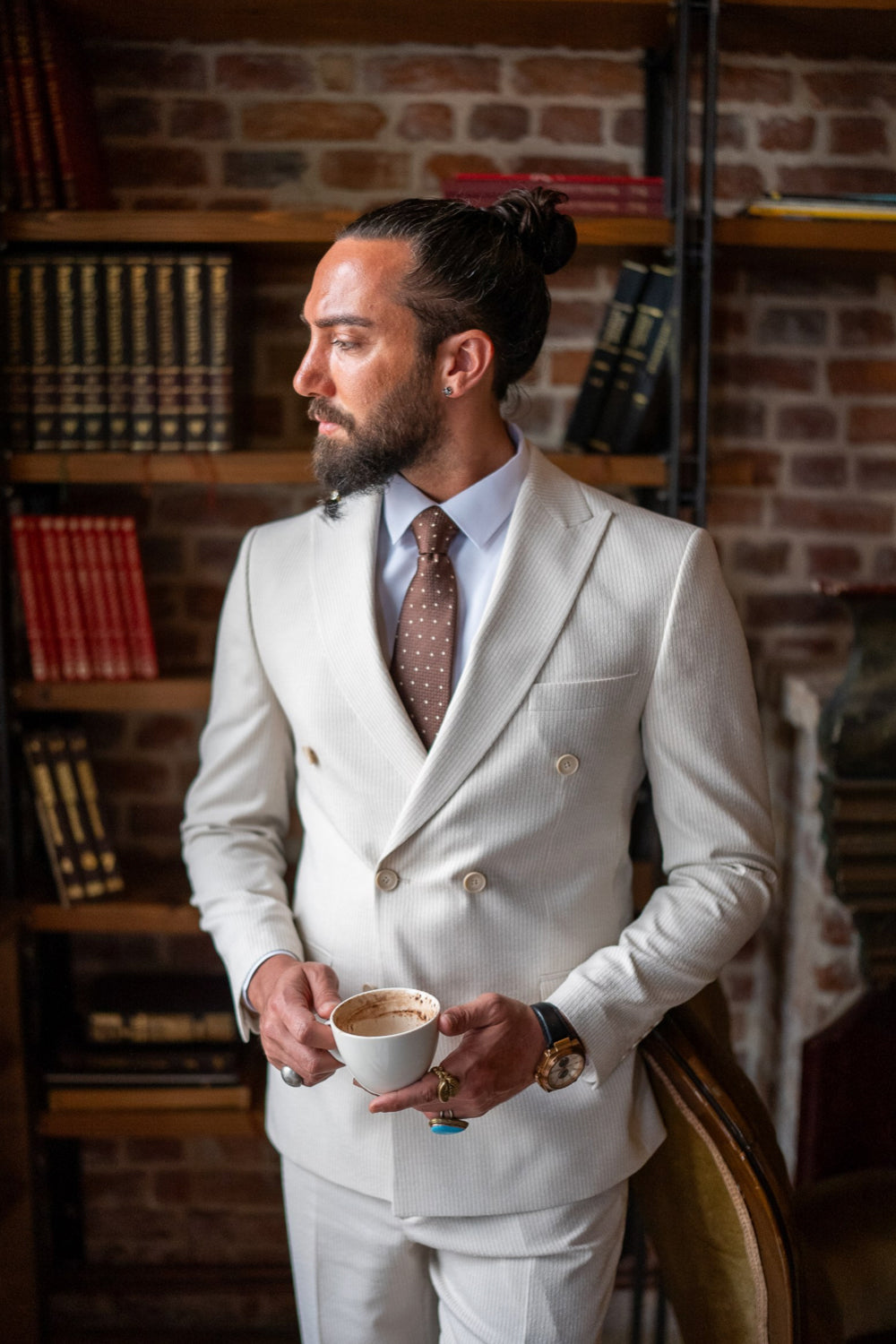 Light beige Mazonni men's suit in a sophisticated setting, perfect choice for elegant and timeless fashion