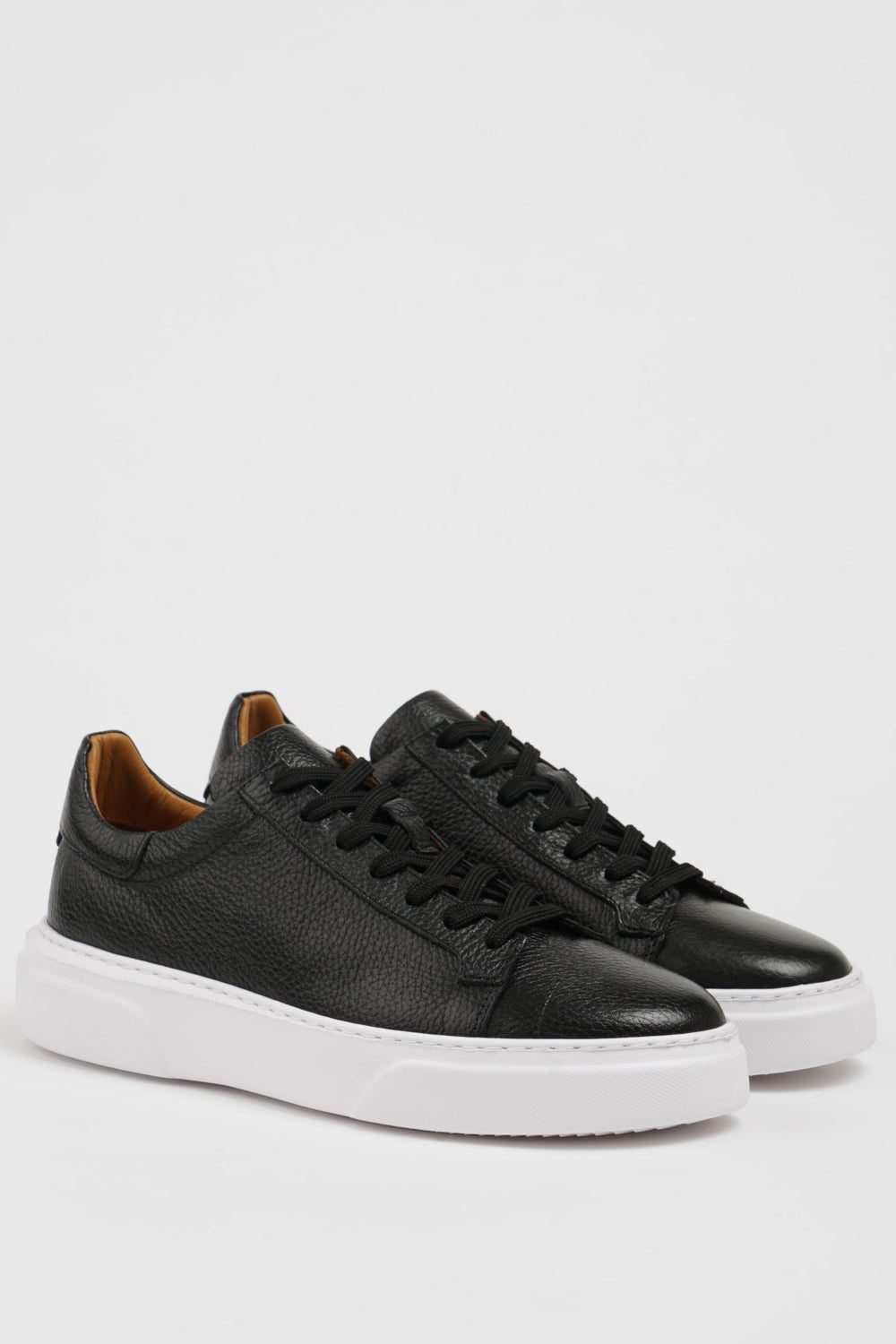 Mazonni men’s low-top black sneakers featuring pebbled leather and cushioned outsole