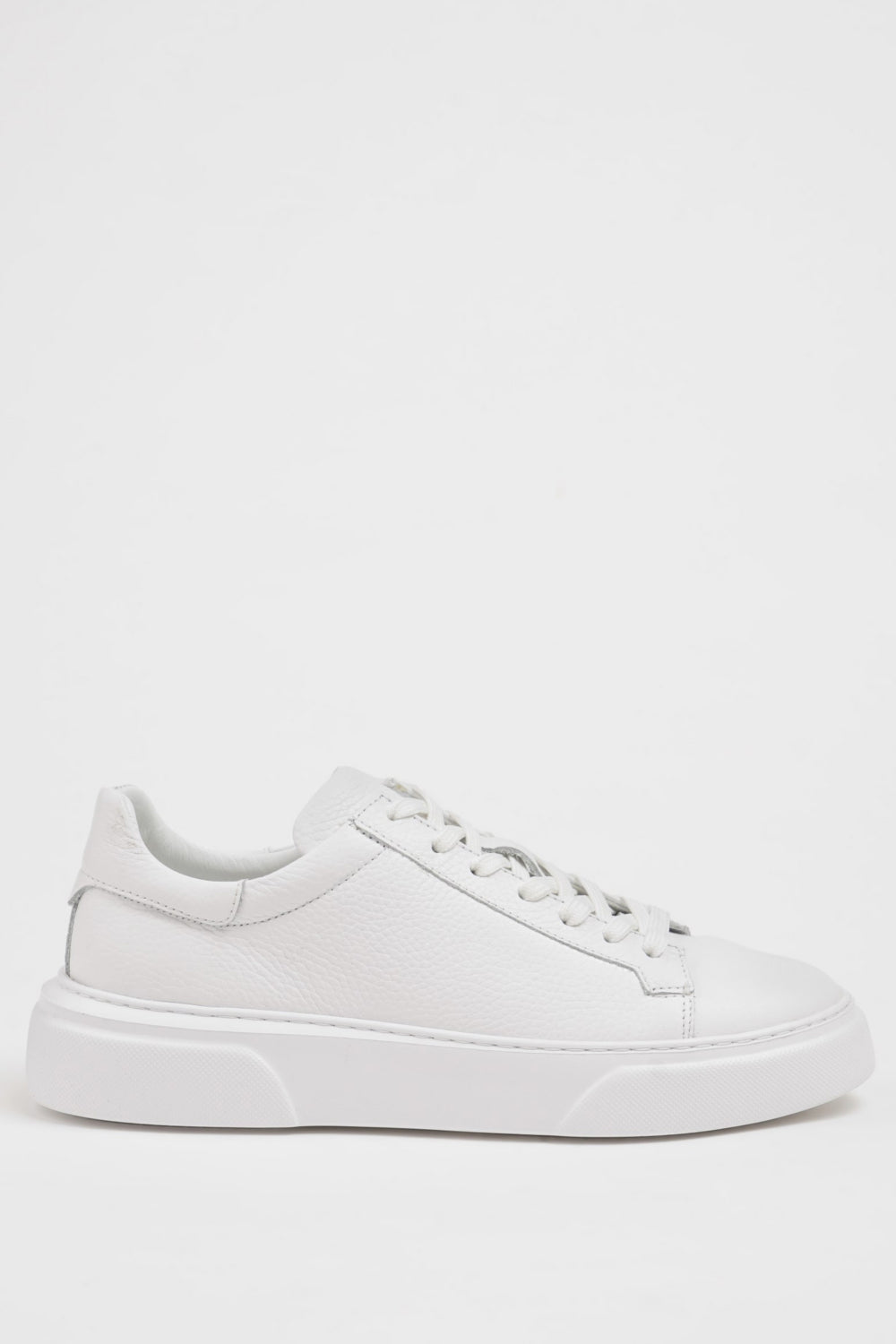 Men’s white leather shoes by Mazonni with rubber outsole and versatile casual silhouette