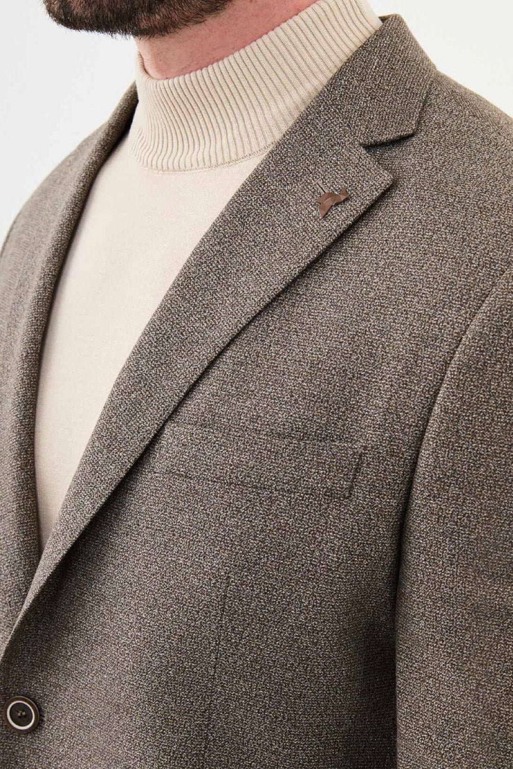 Close-up of light brown Mazonni blazer featuring woven texture and structured lapel – refined formal jacket for business or events