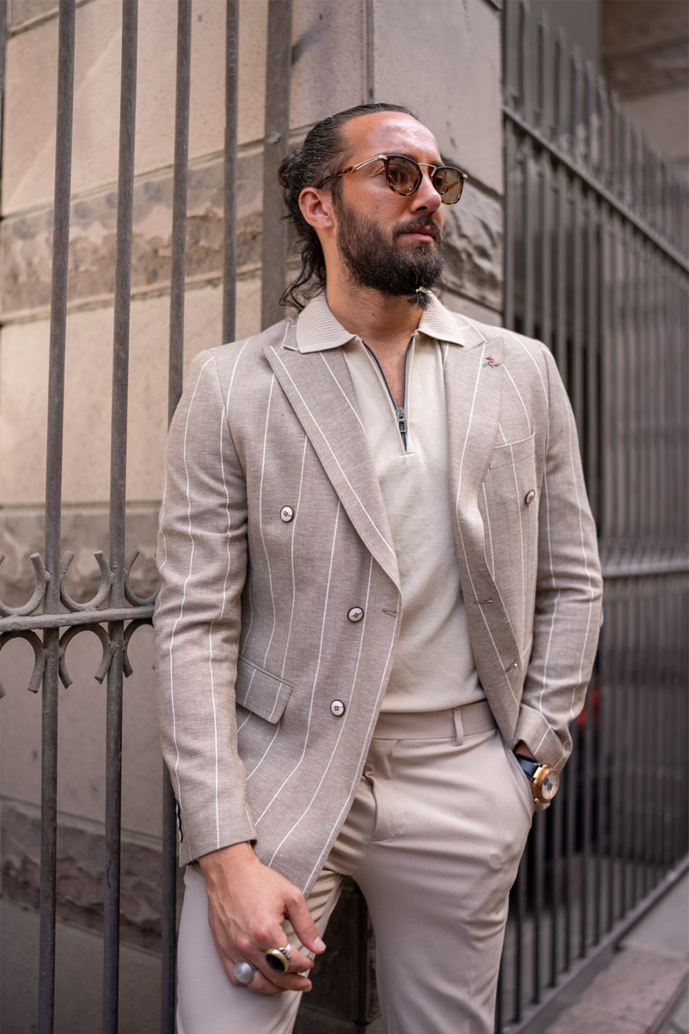 slim fit beige blazer with vertical stripes from Mazonni, modern and breathable outfit for warm weather
