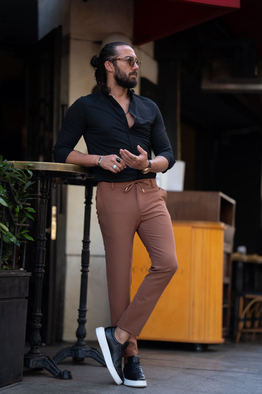 Elegant black casual shirt by Mazonni styled with brown trousers for smart look