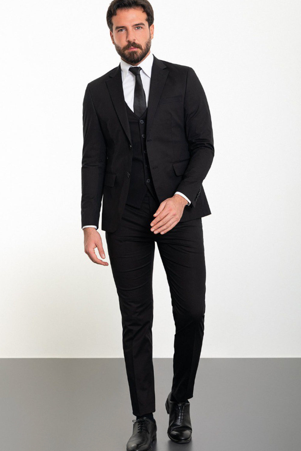 Mazonni slim fit men’s black suit with vest, perfect for formal occasions, business attire, or elegant events
