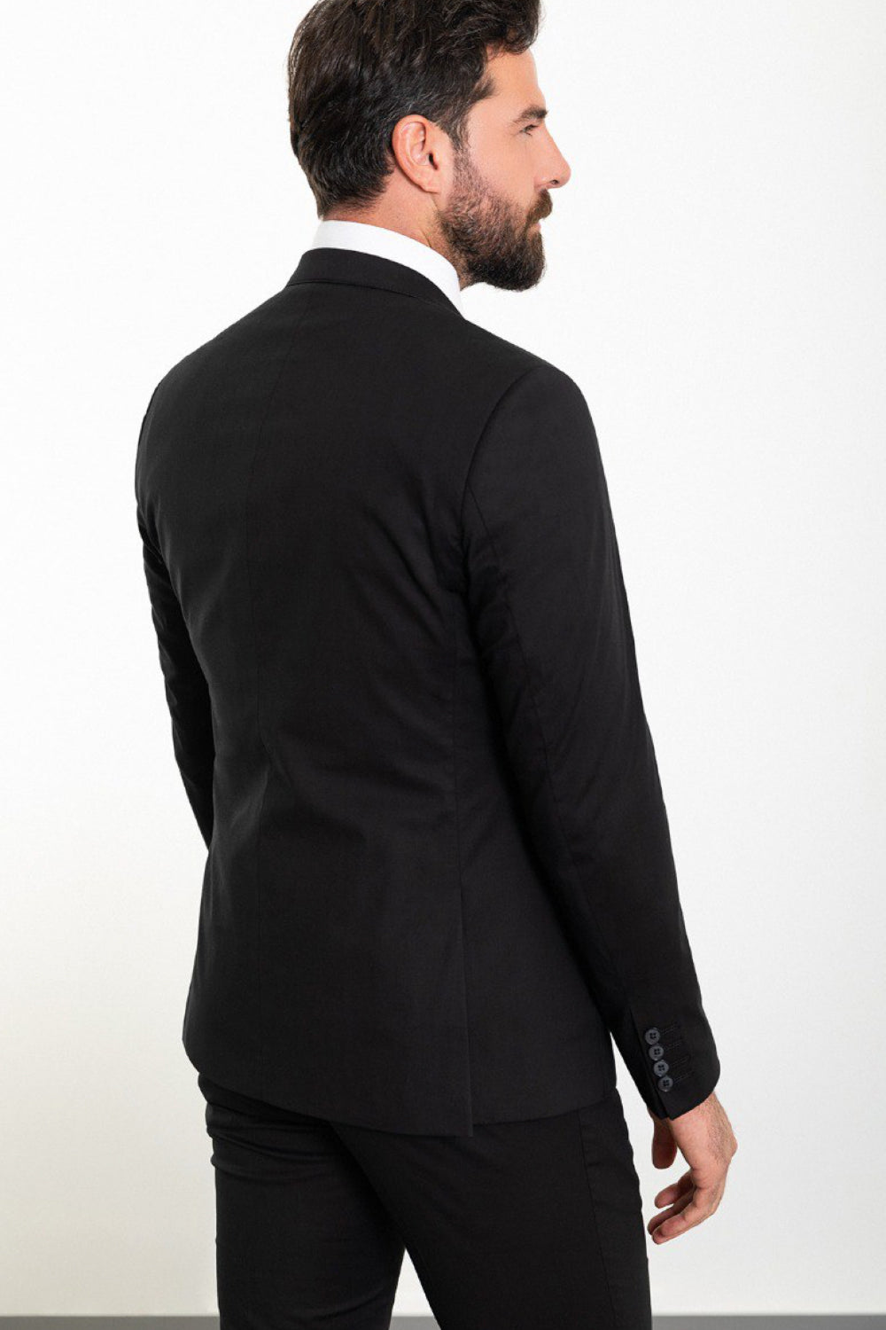 Mazonni classic black men’s suit with waistcoat, ideal for weddings, corporate wear, or special ceremonies