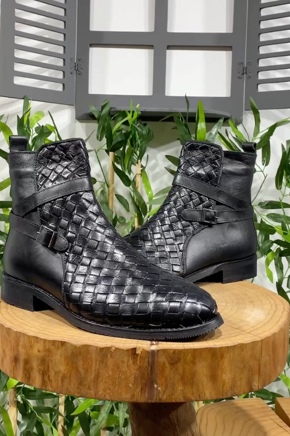 Mazonni black woven leather ankle boots with lace-up closure and smooth upper finish