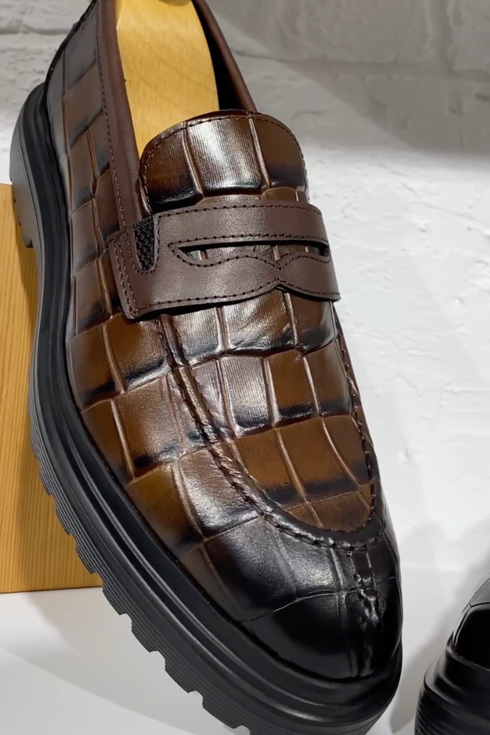 Men’s two-tone brown Mazonni slip-on shoes with premium leather and rugged design