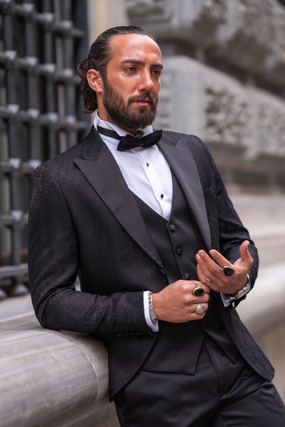 Mazonni classic black three-piece tuxedo for men with bow tie and white shirt, ideal for black-tie weddings