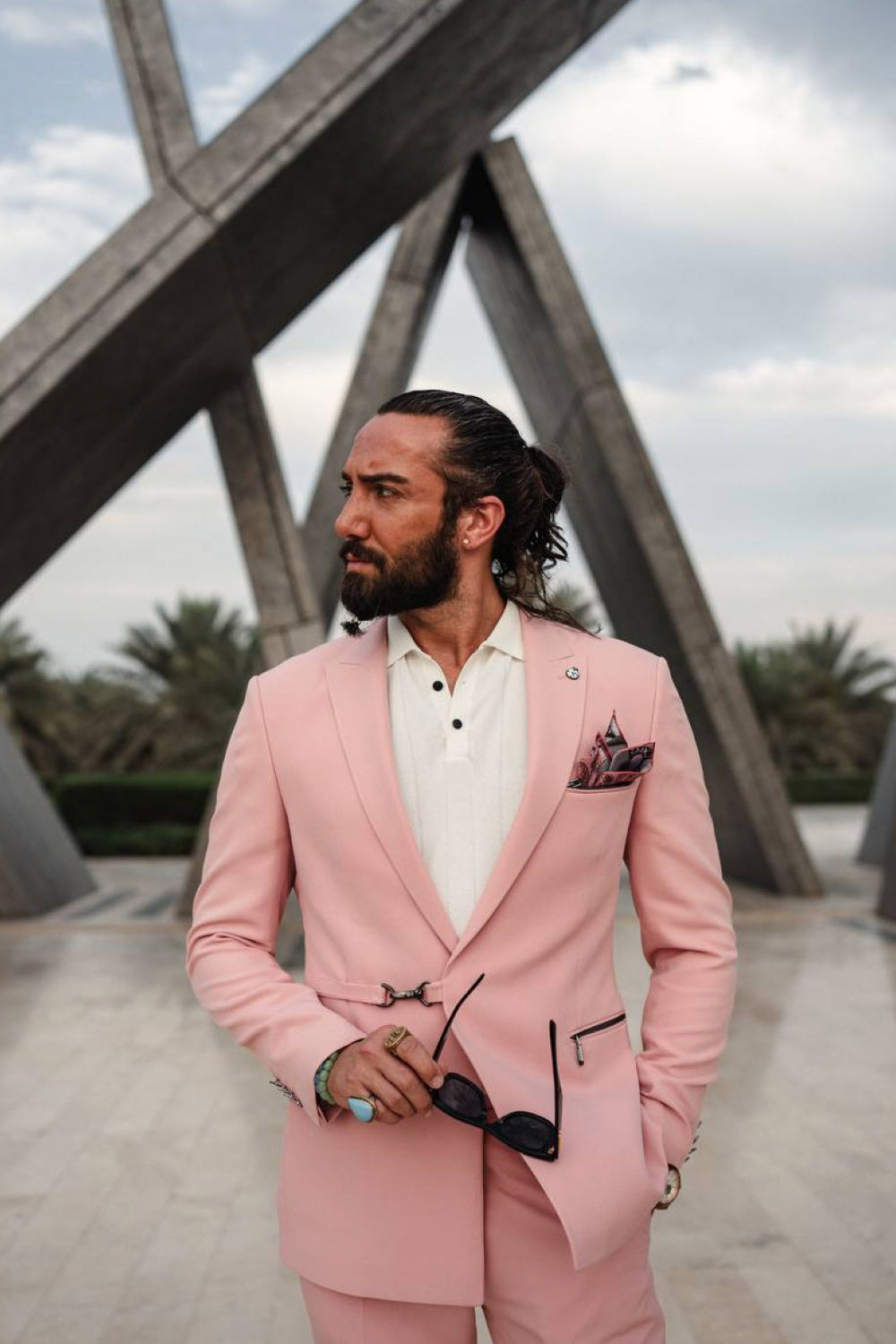 Modern pink suit for men by Mazonni, paired with clean white accents for an elegant and bold appearance