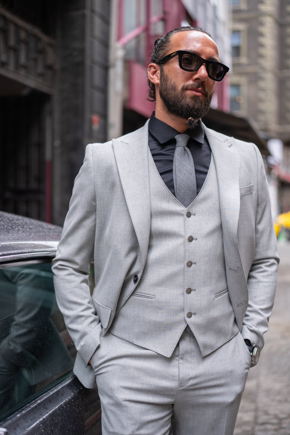 Classic light grey formal suit by Mazonni with refined structure, ideal for ceremonies and sophisticated occasions