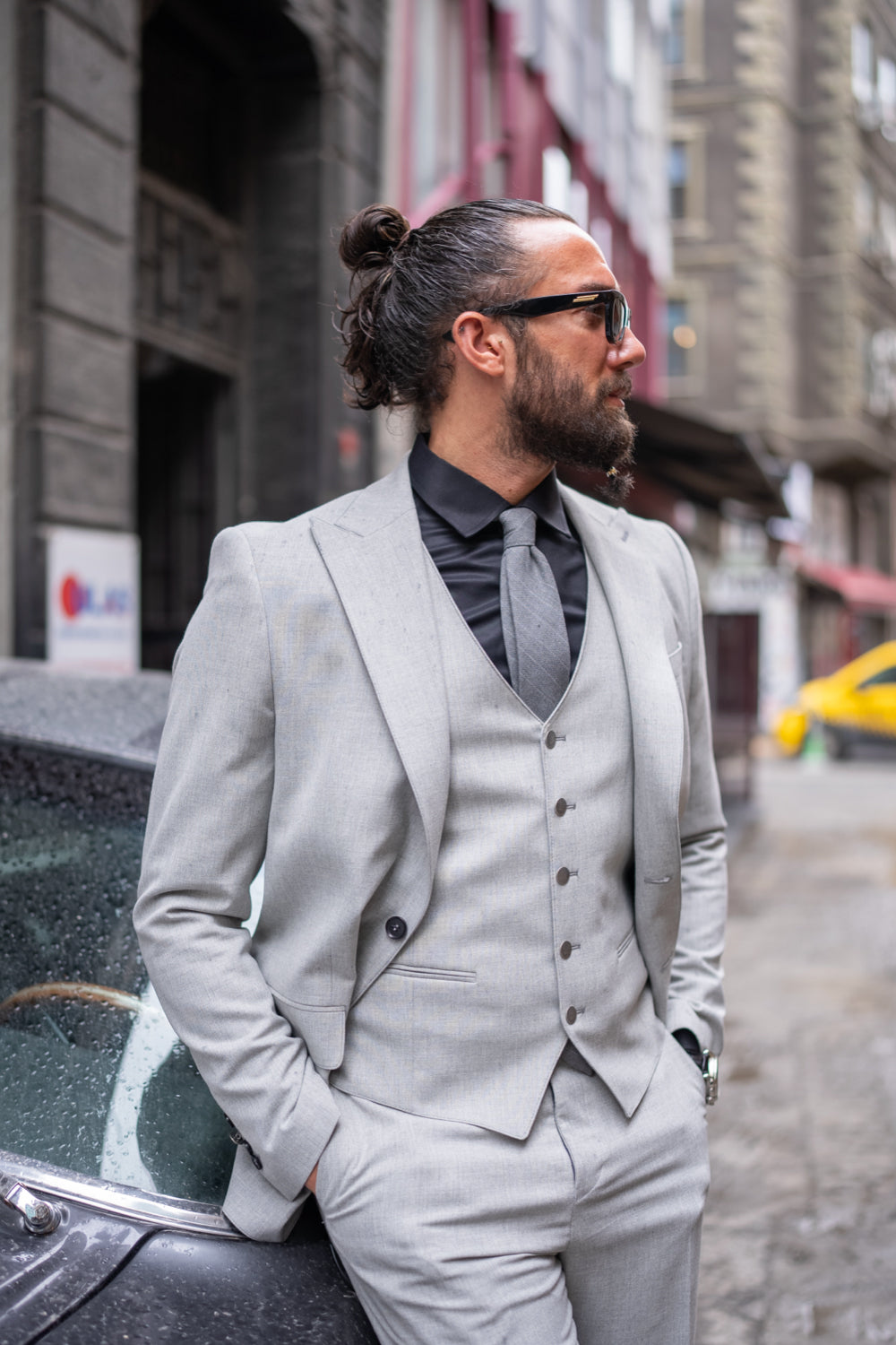 Mazonni men’s light grey suit set featuring jacket, vest and trousers, styled with black accessories for contrast
