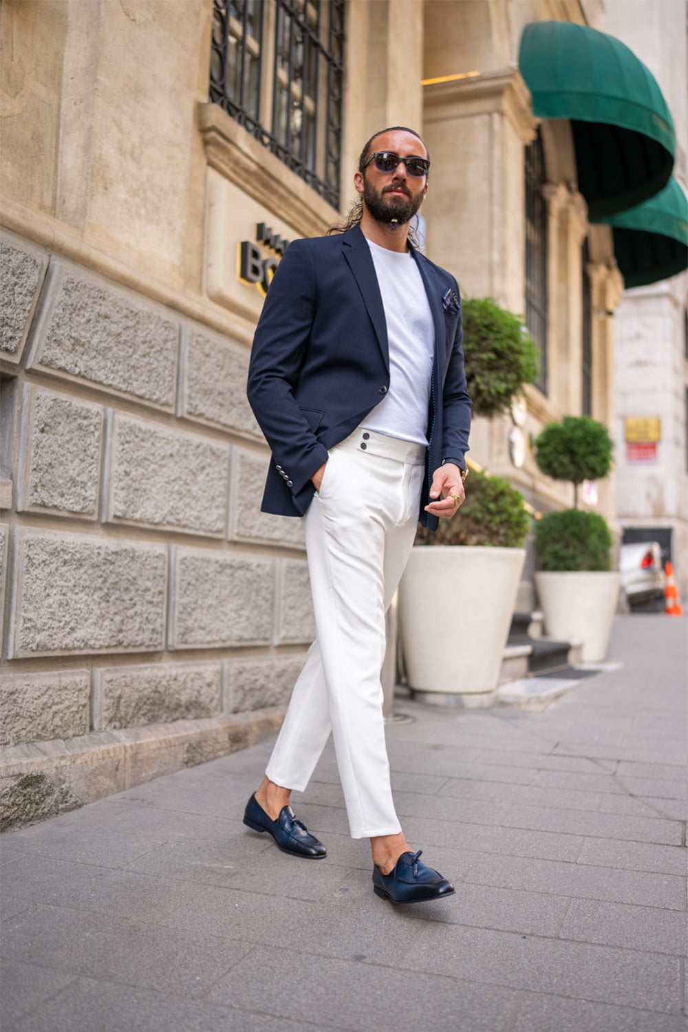 dark blue tailored blazer by Mazonni for men, lightweight option for business casual or evening stroll