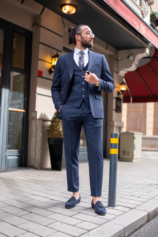 Mazonni navy blue men's suit with vest and classic tailored trousers, ideal for formal and business events
