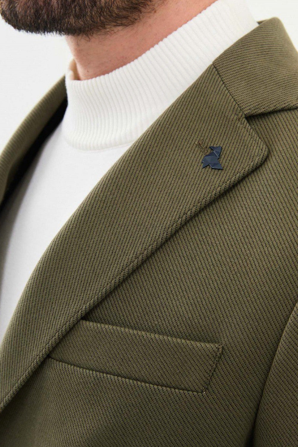 Close-up of olive green Mazonni blazer featuring structured fabric and lapel detailing – stylish men’s formal jacket for office or evening events