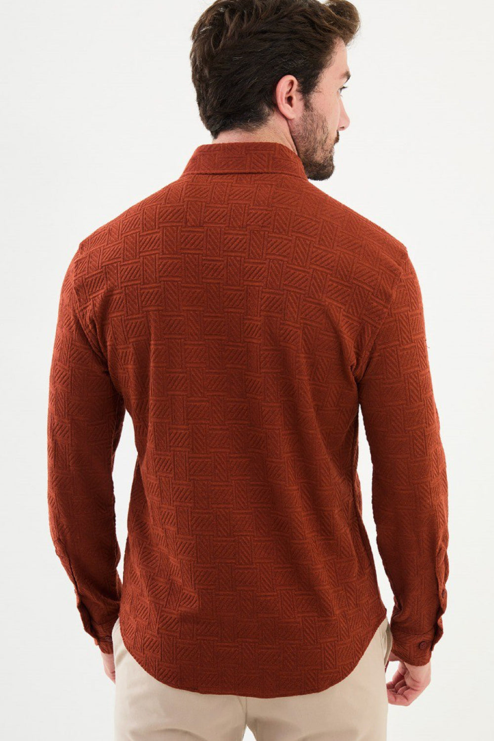 Mazonni men's shirt in terracotta tone with modern embossed design and casual fit