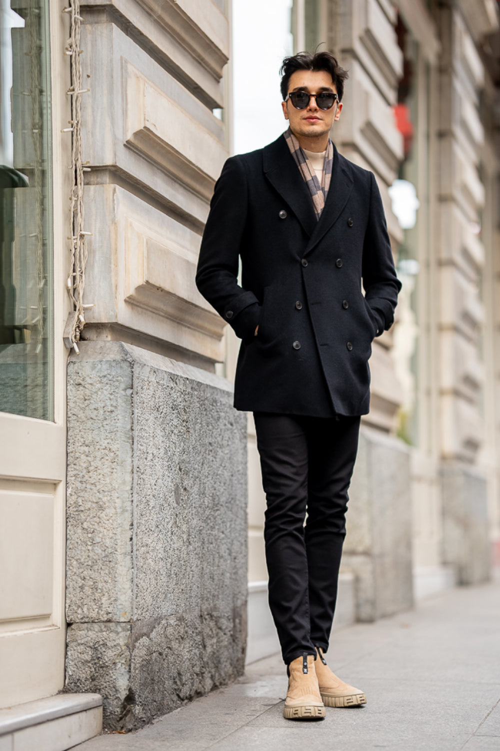 Chic Mazonni outerwear featuring sharp lapels and a structured silhouette for urban fashion.